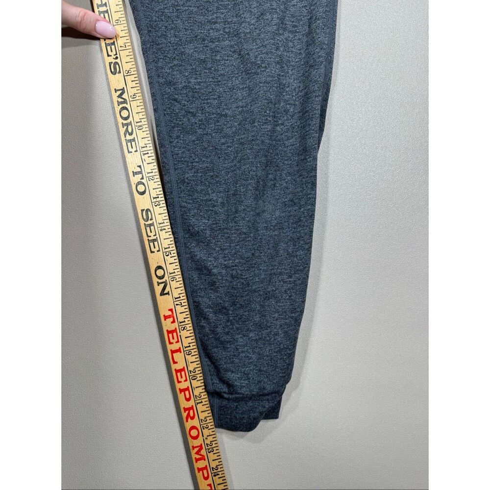 Vuori Crop Joggers *size tag missing - Picture 6 of 8